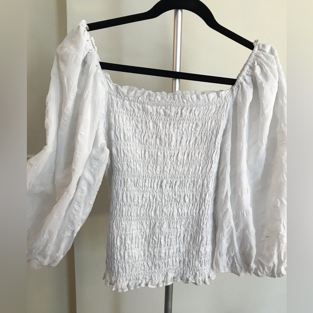 Anthropologie NWOT Puff Sleeve, Top. Wear on or off shoulders!